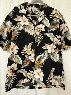 Men’s size large Pacific Legend made in Hawaii,  Hawaiian shirt. Women’s 1X.